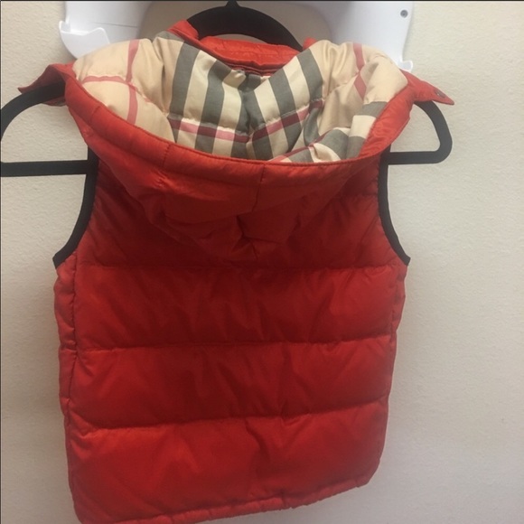 burberry kids red puffer vest - Picture 5 of 8